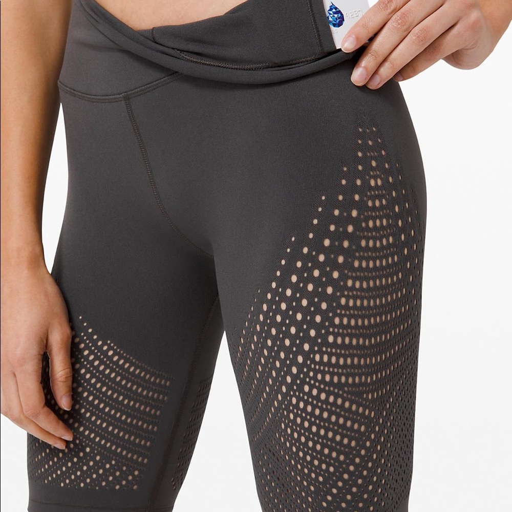 NWOT Lululemon Reveal Shorts Graphite Gray size 4